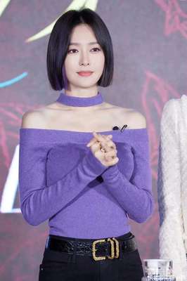 紫色上衣配什么裤子