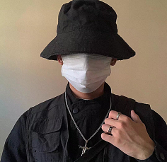 男生带帽子