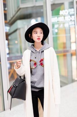 戴帽子穿什么衣服好看