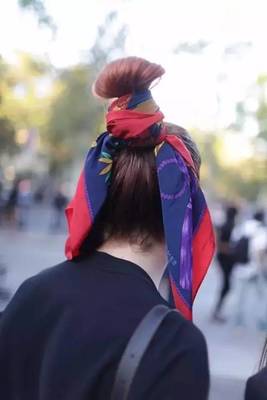 丝巾绑手