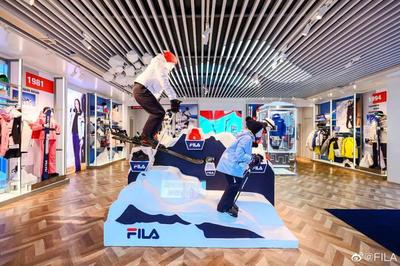 安踏 fila