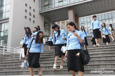 大学生一般穿什么衣服