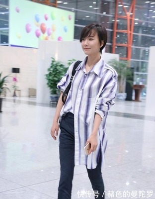 条纹西装配什么衬衫