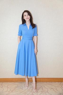 蓝色裙子配什么鞋子