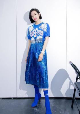 蓝色裙子配什么鞋子