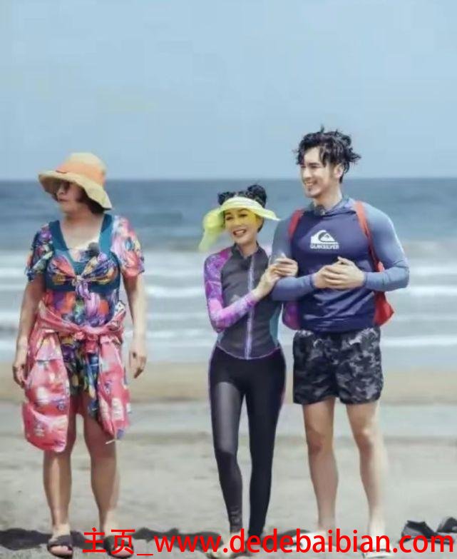去海滩穿什么衣服