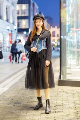 黑色衣服搭配什么裤子