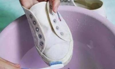 带绒的鞋子怎么清洗