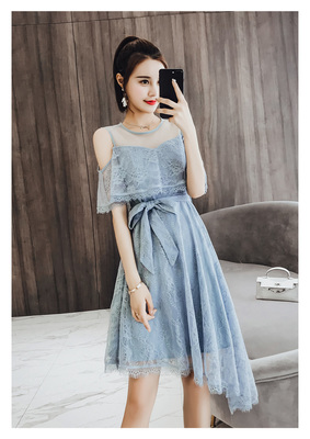 湖蓝色裙子配什么上衣