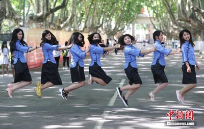 大学生一般穿什么衣服