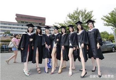 大学生一般穿什么衣服