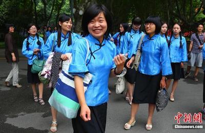 大学生一般穿什么衣服