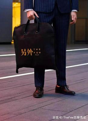 西服怎么折叠放行李箱