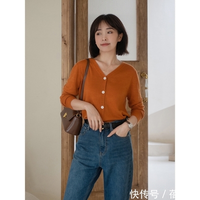 橘色的裤子配什么颜色的上衣
