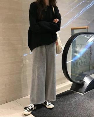 黑衣服灰裤子
