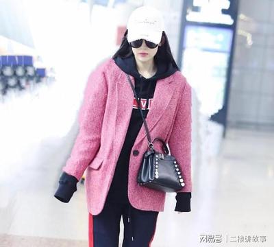 粉色裤子配什么颜色上衣好看
