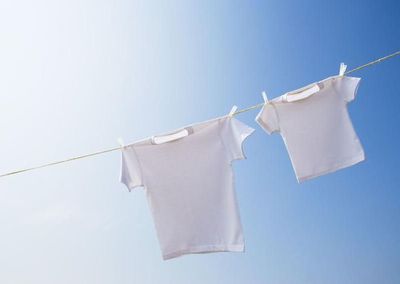 白色衣服被染色了怎么办