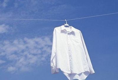 白色衣服被染色了怎么办