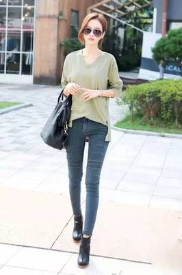 军绿色裤子配什么鞋子