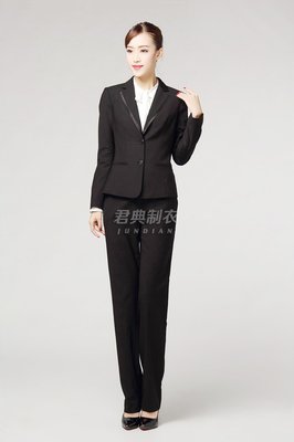女士西装穿法