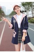中学生超长外套女搭配什么裤子好看？__穿搭技巧
