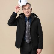 中年女冬装男外套品牌搭配什么裤子好看？__穿搭
