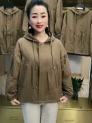 中年女士短外套搭配什么裤子好看？__穿搭技巧