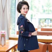 中年女外套上衣案搭配什么裤子好看？__穿搭技巧