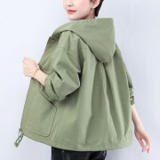 中年女式春秋上衣外套搭配什么裤子好看？__穿搭
