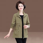 中年女性春季外套搭配什么裤子好看？__穿搭技巧