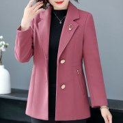 中年女装外套短款搭配什么裤子好看？__穿搭技巧