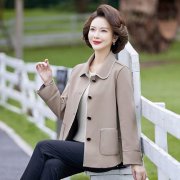 中年女装秋装风衣外套搭配什么裤子好看？__穿搭