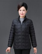 中年羽绒服外套搭配什么裤子好看？__穿搭技巧