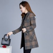 中款女士毛呢外套搭配什么裤子好看？__穿搭技巧