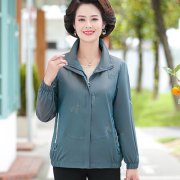 中老年休闲女装外套搭配什么裤子好看？__穿搭技