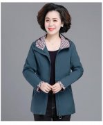 中老年品牌女装外套搭配什么裤子好看？__穿搭技
