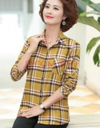 中老年女士衬衫外套搭配什么裤子好看？__穿搭技