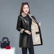 中老年女皮衣外套超大搭配什么裤子好看？__穿搭