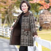 中老年女秋冬季外套上衣搭配什么裤子好看？_