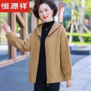 中老年女装羊绒外套搭配什么裤子好看？__穿搭技