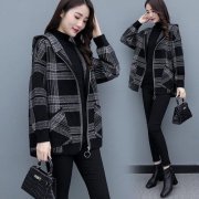 中老年时尚女外套搭配什么裤子好看？__穿搭技巧