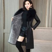 中老年皮尤外套搭配什么裤子好看？__穿搭技巧