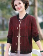 中老年短款开衫小外套女搭配什么裤子好看？_