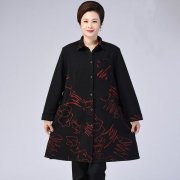 中老年秋季服装中长款外套搭配什么裤子好看？