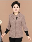 中老年秋装女外套批发市场搭配什么裤子好看？