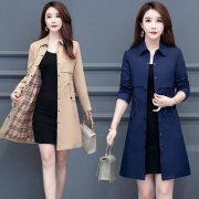 中老年风衣外套女搭配什么裤子好看？__穿搭技巧