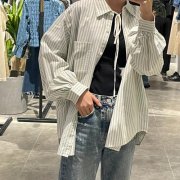 中袖条纹衬衫外套搭配什么裤子好看？__穿搭技巧