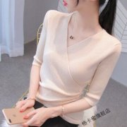 中袖紧身毛衣外套搭配什么裤子好看？__穿搭技巧