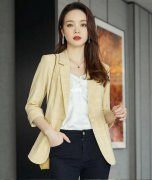 中袖西服里面穿外套搭配什么裤子好看？__穿搭技