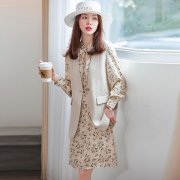 中袖长袖碎花连衣裙外套搭配什么裤子好看？_